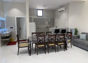 شاليه بمسطح اخضر و مسبح