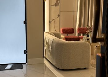 استديو بسرير ماستر وجلسه جانبيه