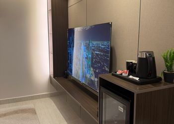 استديو بسرير ماستر وأثاث مريح 