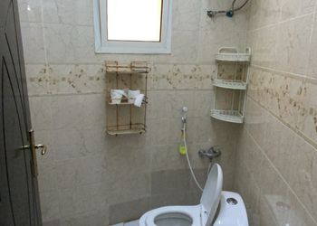 شقة بصالة ومجلس وغرفتين نوم