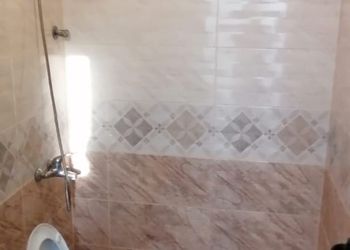شاليه بألعاب مائية ومسبح داخلي 