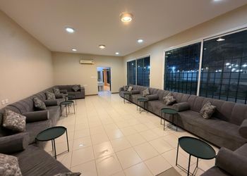 استراحة بملعب كرة طائرة ومسبح 