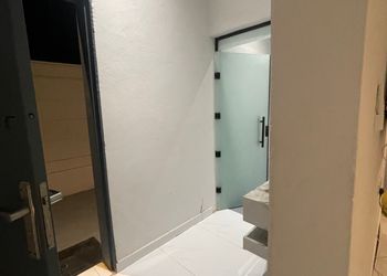شالية بمجلس مطل على المسبح 