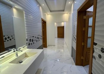 شقة بغرفتين نوم وأثاث مريح