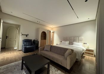 استديو بدخول ذاتي وتصميم هادئ 