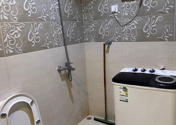 استديو بسرير ماستر وأثاث مريح 