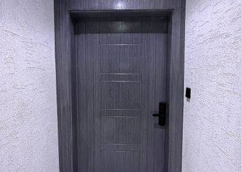 شقة بصالة أنيقة ودخول ذاتي 