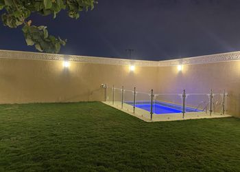 شاليه بمسطح اخضر و مسبح