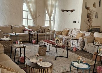 شاليه أنيق بمجلس واسع بتصميم يوناني 