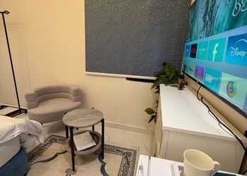استديو بسرير مفرد وأثاث مريح 