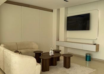 شاليه بمجلس وفناء خارجي
