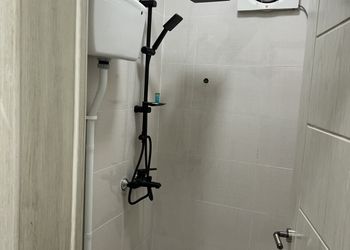 استديو بأثاث مريح وبسيط 