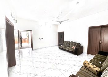 استراحة بمجالس واسعة وأثاث مريح 