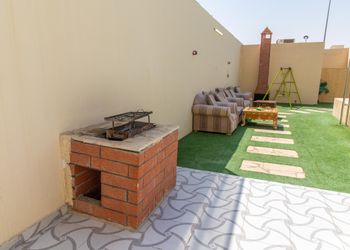 شاليه بالعاب مائية و مسطح اخضر