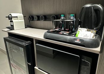 شقة بغرفة نوم وصالة مريحة 
