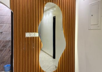 شاليه بملجس مطل على المسبح 