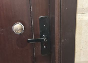 شقة بغرفتين نوم وصالة 