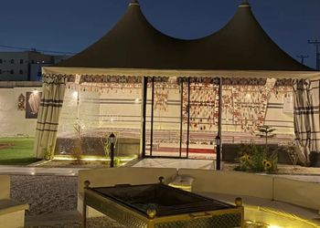 مخيم ببيت شعر وأجواء ممتعة