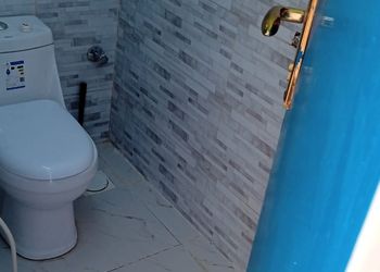 شاليه بمسطح اخضر وجلسة خارجية 