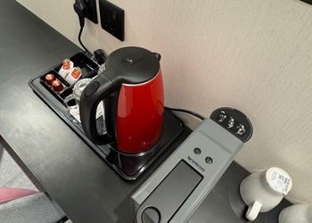 استديو بأثاث مريح وبسيط 