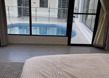 شالية بمجلس مطل على المسبح 