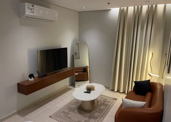 استديو بأثاث مريح وبسيط
