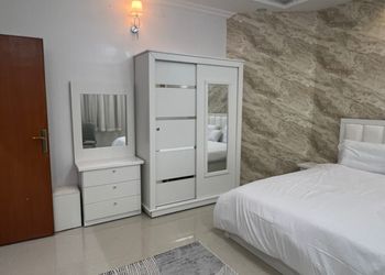 استديو بسرير ماستر وجلسه جانبيه