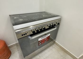 شقة بغرفة معيشة وغرفة نوم 