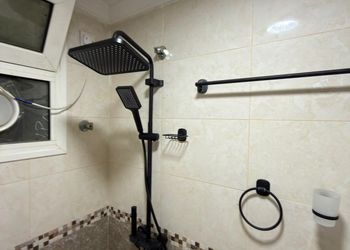 استديو بسرير ماستر وجلسة جانبية 