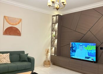 شقة أنيقة بغرفتين نوم وصالة
