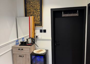 استديو بسرير ماستر وجلسة جانبية