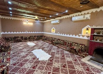 مزرعة ببيت شعر وجلسة خارجية