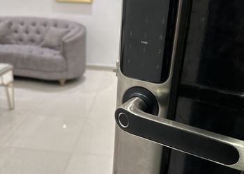 شقة بغرفة جلوس وغرفتين نوم 