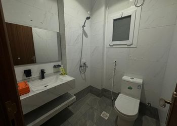 استديو بسرير ماستر وجلسة مريحة 