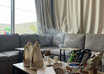 شاليه بجلسة خارجية ومسبح 