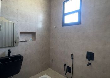 شاليه بمسبح خارجي وجلسة خارجية 