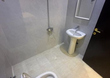 استديو بأثاث مريح وبسيط 
