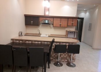 شاليه بمسطح اخضر وجلسة خارجية 