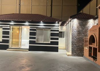 استراحة ببيت شعر وفناء خارجي