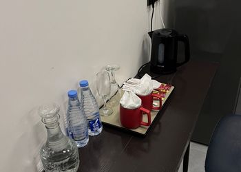 استديو بأثاث مريح وبسيط 
