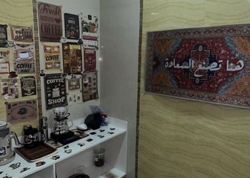 استديو بجلسة جانبية وركن قهوة 