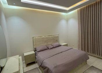 شاليه بألعاب أطفال ومسبح