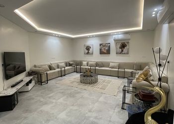 استراحة بمسطح اخضر ومسبح