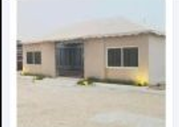 مخيم ببيت شعر وألعاب أطفال 