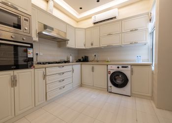 شقة بتصميم أنيق ودخول ذاتي