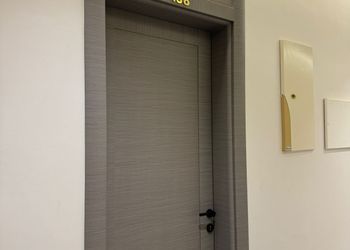 شقة بغرفة معيشة وغرفتين نوم 