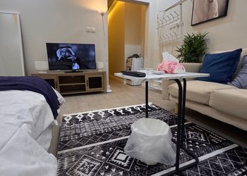 استديو هادئ بدخول ذاتي 