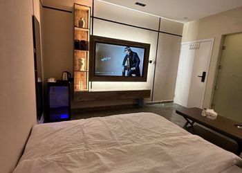استديو هادئ بسرير ماستر