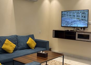شقة بغرفة معيشة وغرفة نوم 