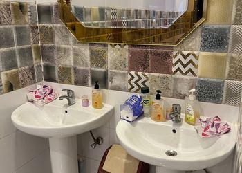 استراحة بمسطح اخضر وجلسة خارجية